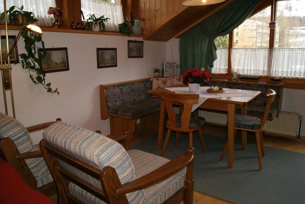 Gaestehaus Ferienwohnungen Lackner Rennweg am Katschberg Bilik gambar